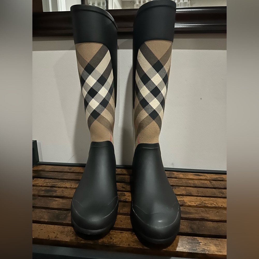 Burberry Rainboots Size 37